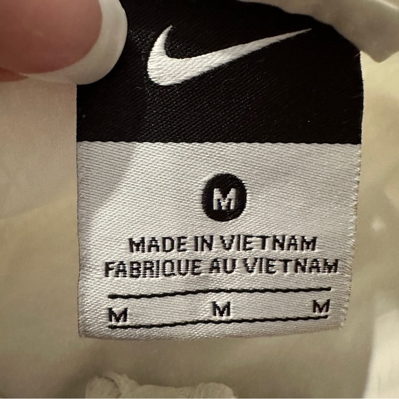 Nike Women’s Windbreaker Jacket White Lightweight Running Zip Up Size Medium - Picture 11 of 12